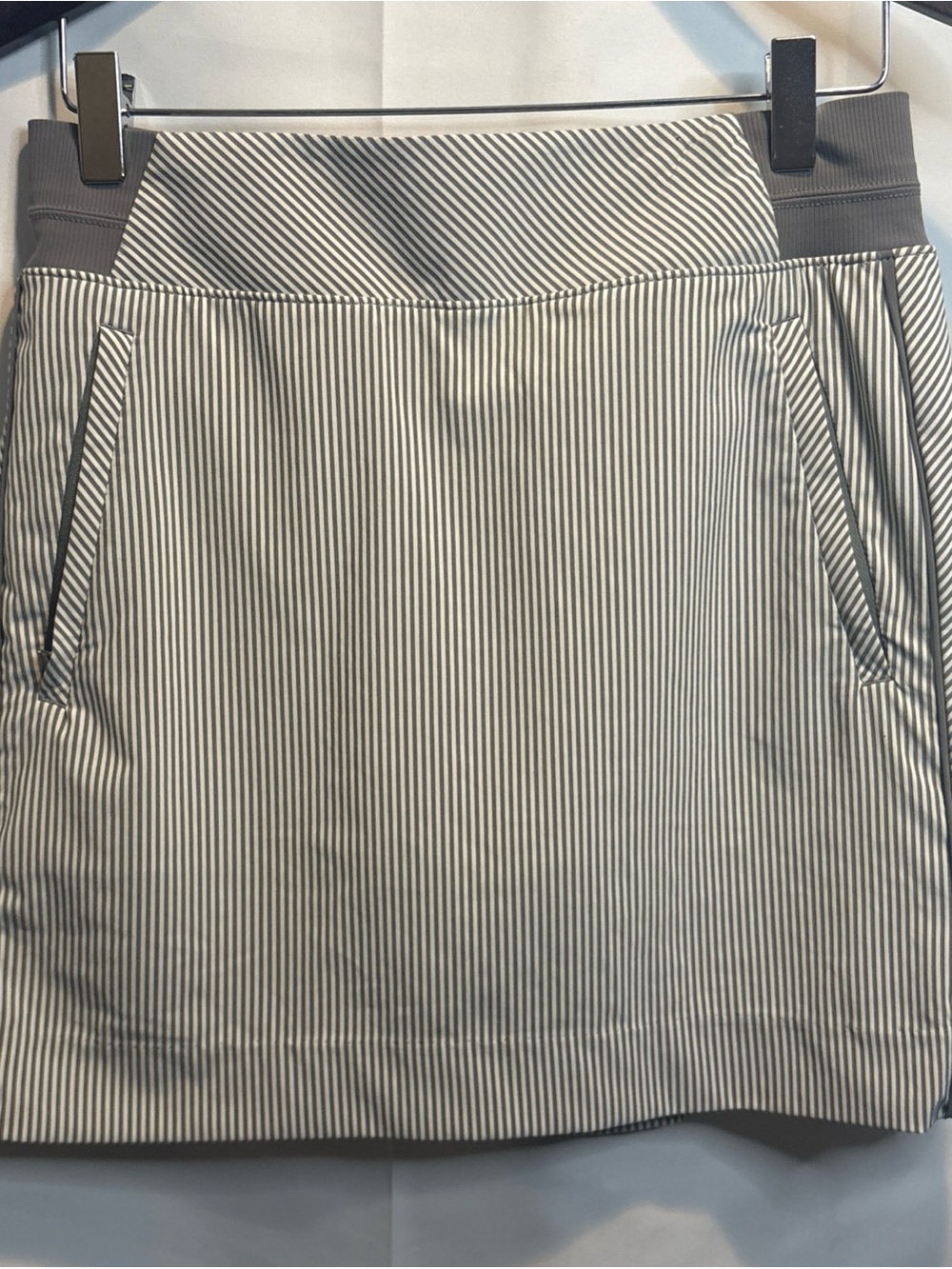Athleta Striped Golf Skort in White and Gray